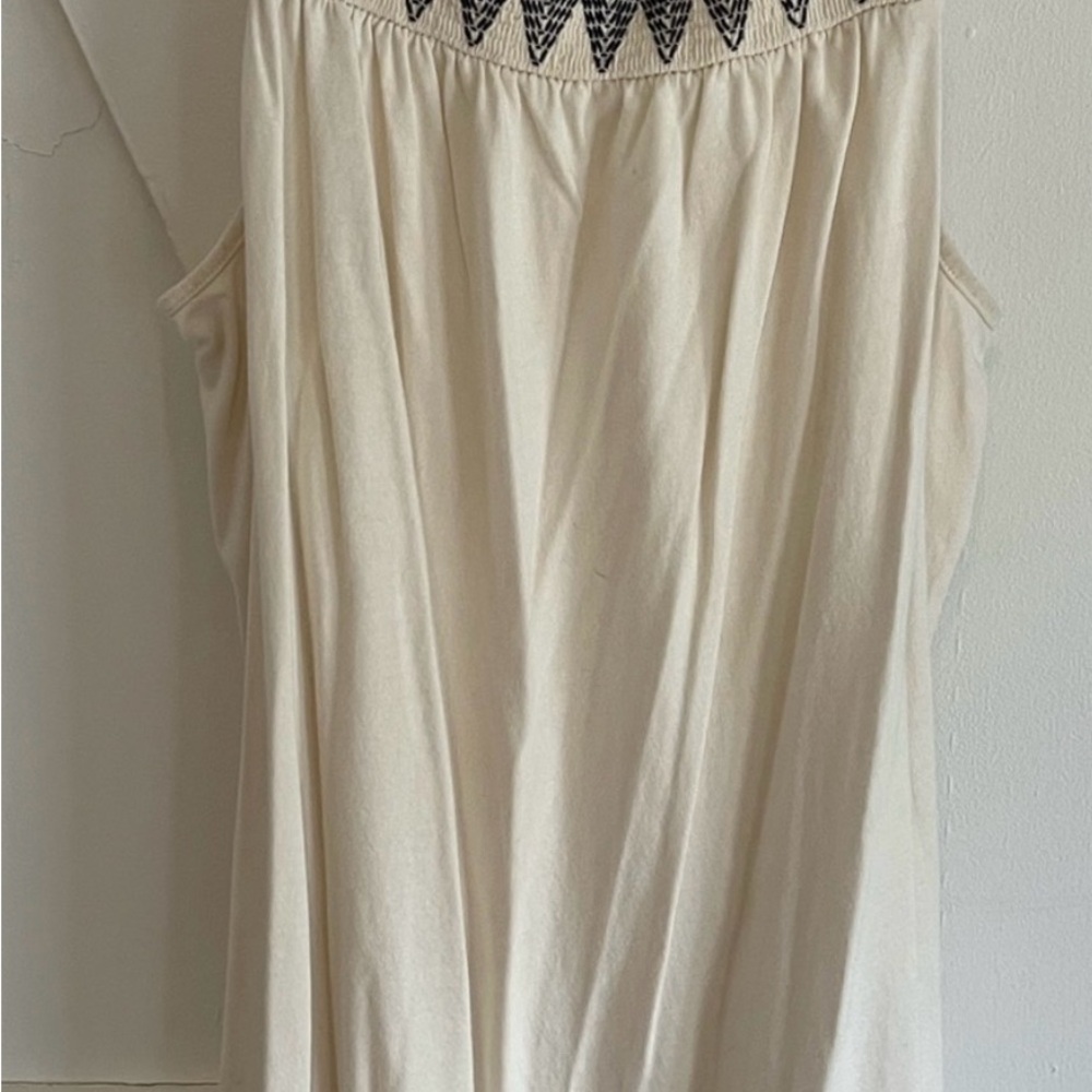 SALE 3/$15 Old Navy Embroidered Tank